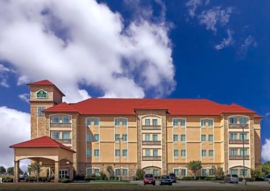 La Quinta Inn & Suites by Wyndham Allen At The Village