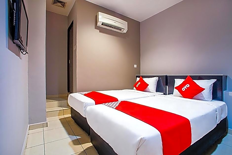 Super OYO 44097 Avatarr Hotel