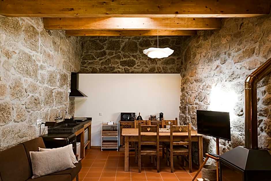 Quinta da Portela - Casa Visconde Arneiros - by RowdHouses