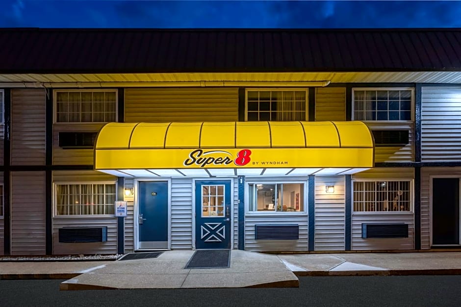 Super 8 by Wyndham Wooster