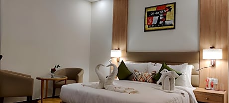 Hotel Elora, Lucknow