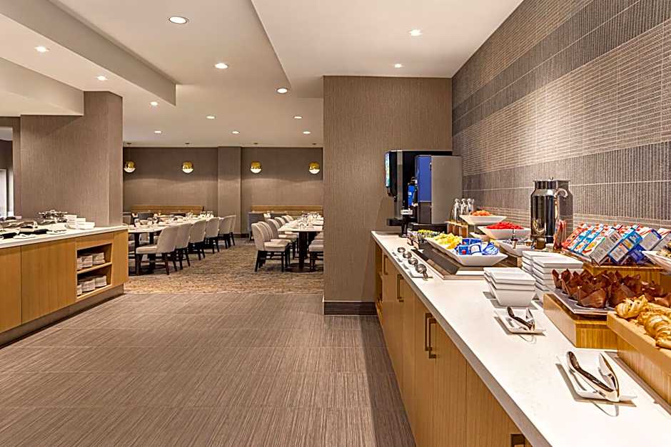 DoubleTree By Hilton Pointe Claire Montreal Airport West