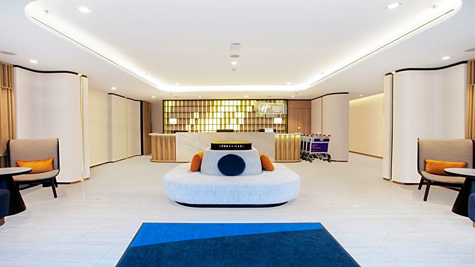 Holiday Inn Express And Suites Bangkok Central Pier By IHG