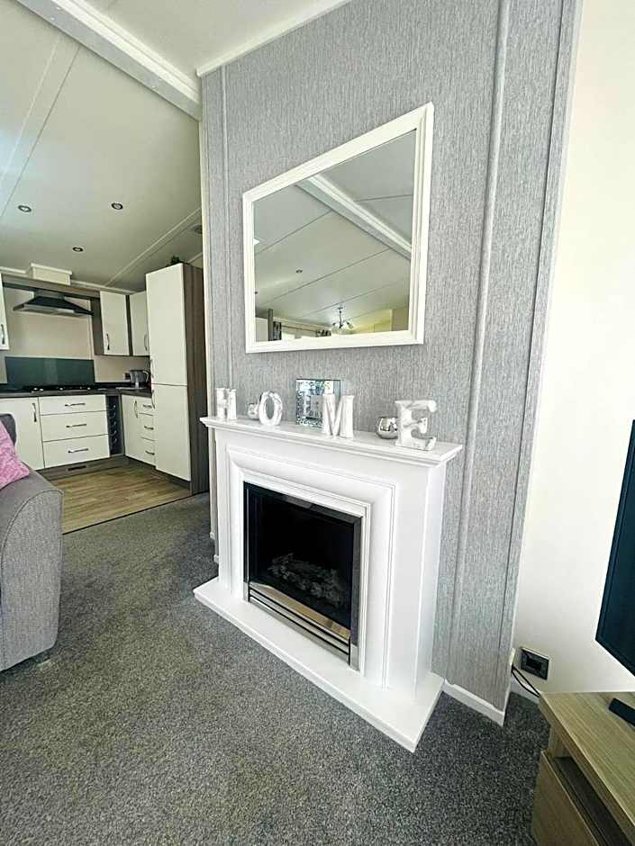 Waterside Retreat With Hot Tub