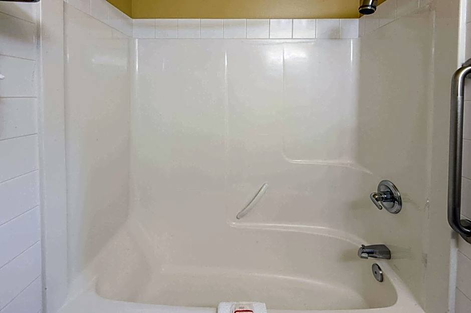 Super 8 by Wyndham Cochrane