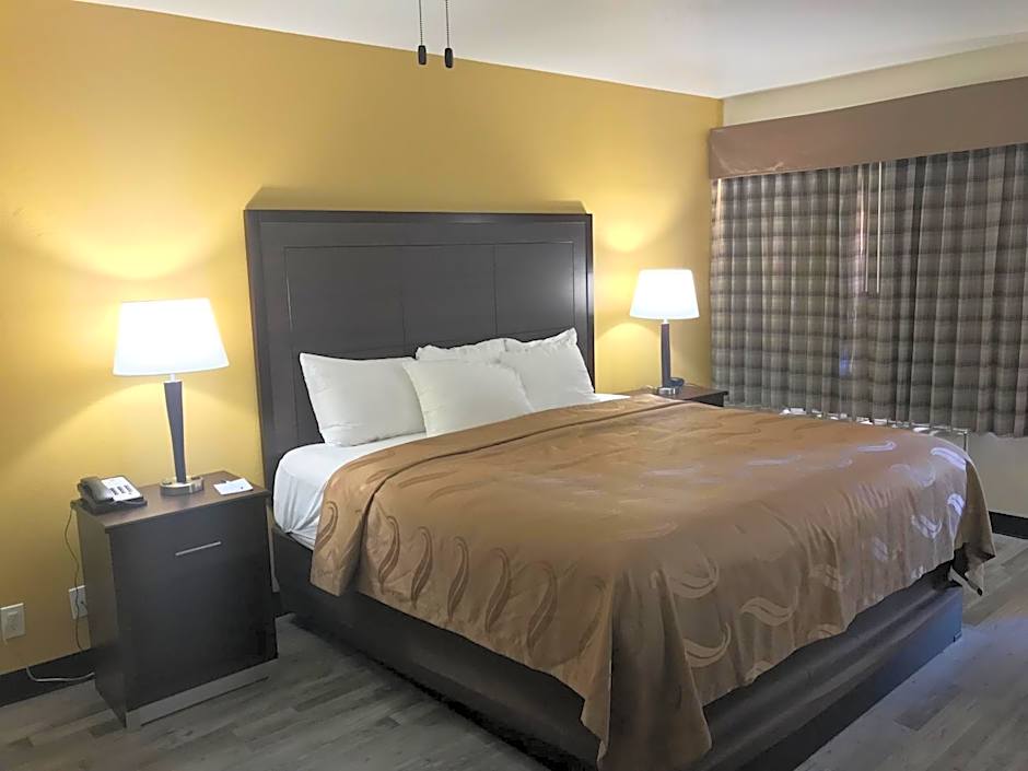 Quality Inn & Suites near Downtown Mesa