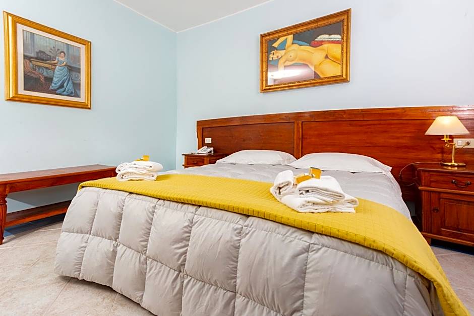 Foto 1 di 36 di 1 Double Bed or 2 Beds