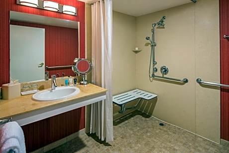 King Room - Disability Access Hearing Accessible - Roll-In Shower