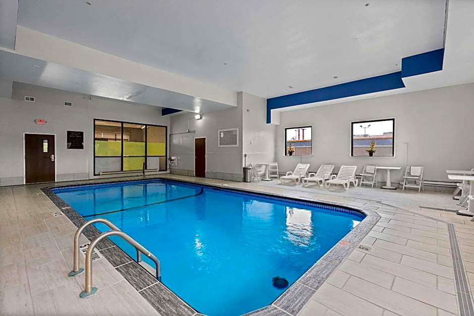 Comfort Inn & Suites St. Louis-Hazelwood