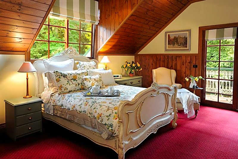 Mary Cards Coach House