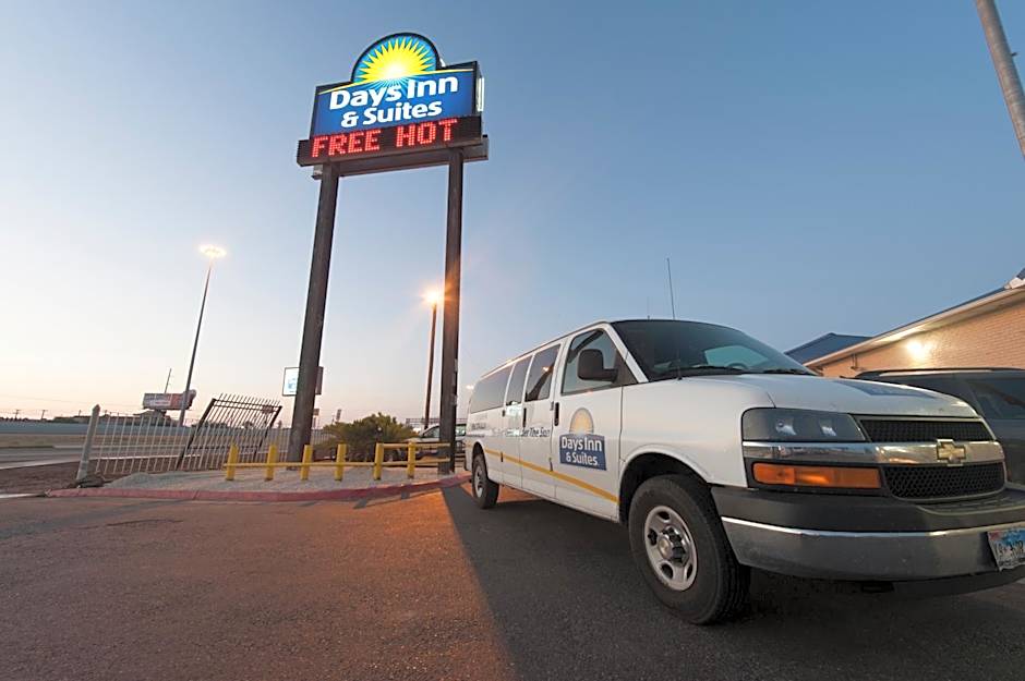 Days Inn & Suites by Wyndham Laredo