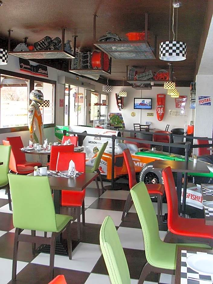 Kyriad Design Enzo De Vierzon