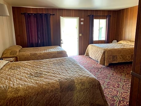 Triple Room with Three Queen Beds