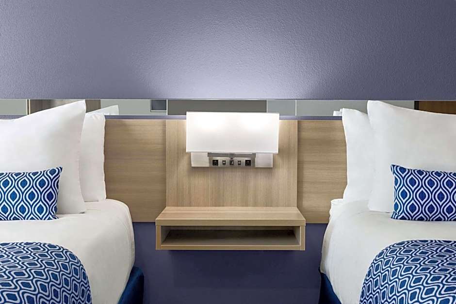 Microtel Inn & Suites By Wyndham Lincoln