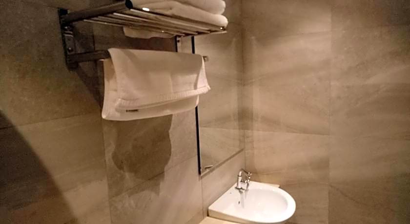 9 Square Hotel - Sri Kembangan