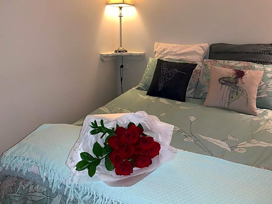 Churchill's B&B twin spa getaway Studio