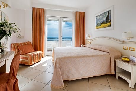 Family Superior Room with Sea View 