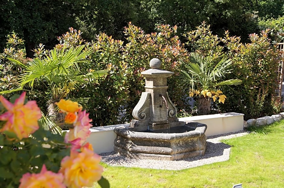 Mas Du Roc Bed&Breakfast – Grasse, CT