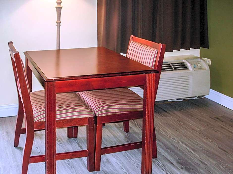 Econo Lodge Texarkana I-30