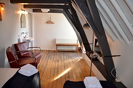 Economy Triple Room with Shared Bathroom