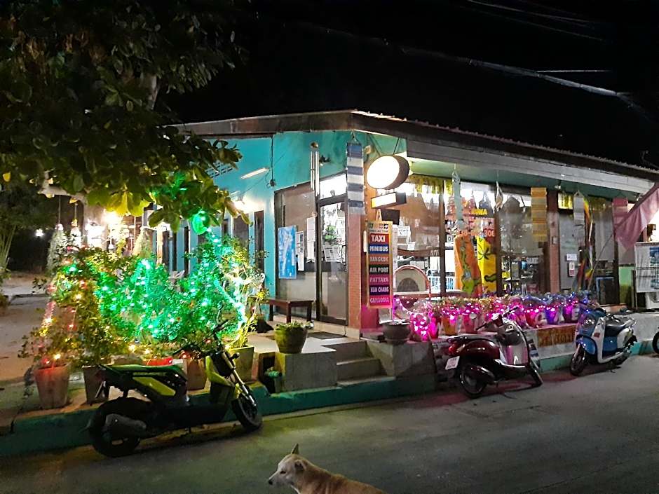 Runa Group House Samed 