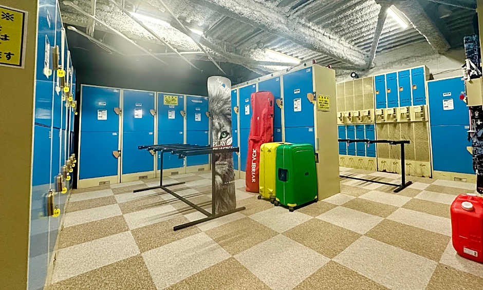 Hotel Justice - Ski IN Ski OUT - Private bathroom, next to the ski lift station