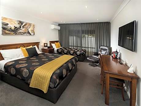 Twin Bed Room