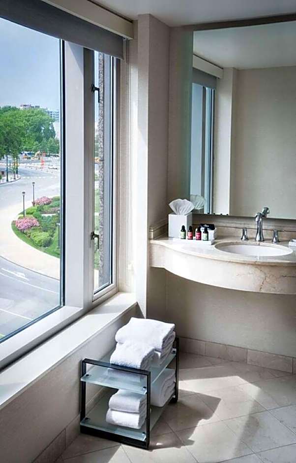 The Logan Philadelphia, Curio Collection by Hilton