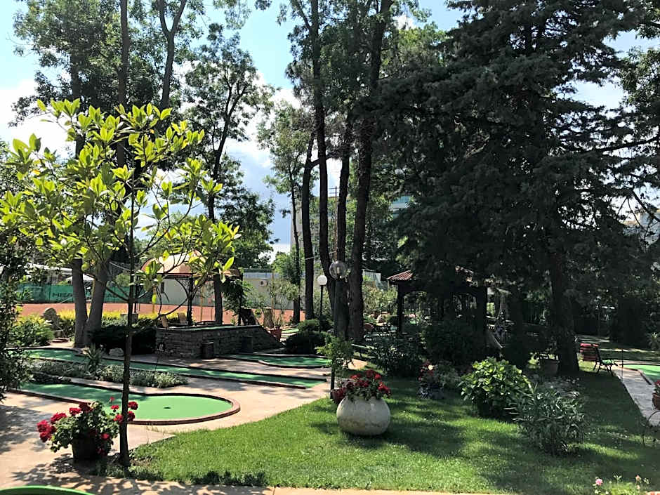 Oleander House and Tennis Club