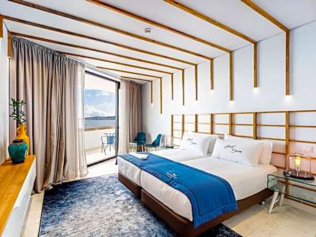 Deluxe Double Room with Balcony and Sea View