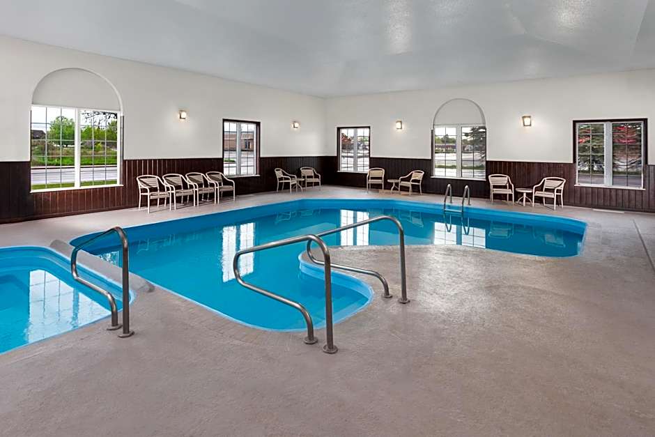 AmericInn by Wyndham Eagle River Downtown