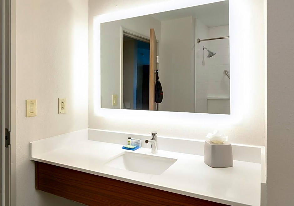 Holiday Inn Express & Suites San Antonio NW Near Seaworld by IHG