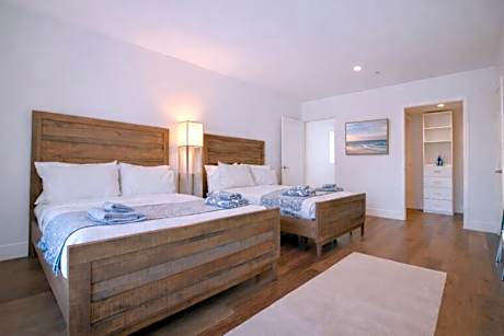 Two-Bedroom City Suite with Balcony