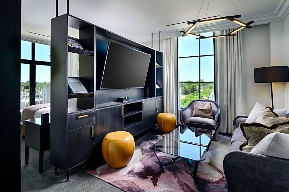 Daxton Hotel Birmingham, Curio Collection by Hilton