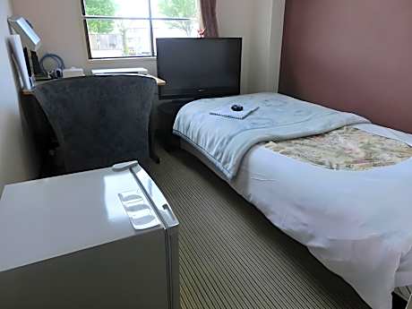 Single - Non-Smoking