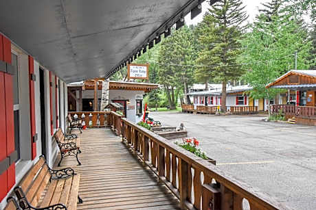 Single King with Fireplace