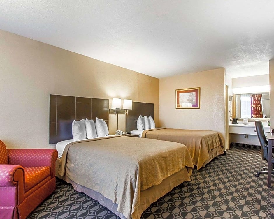 Quality Inn Ada near University