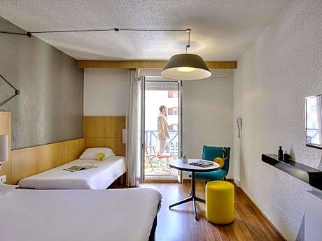 Standard Room with One Double Bed and One Single Bed