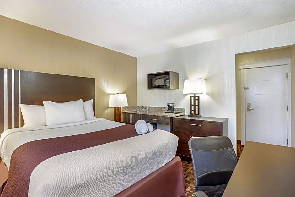 Days Inn by Wyndham Sylvan Lake