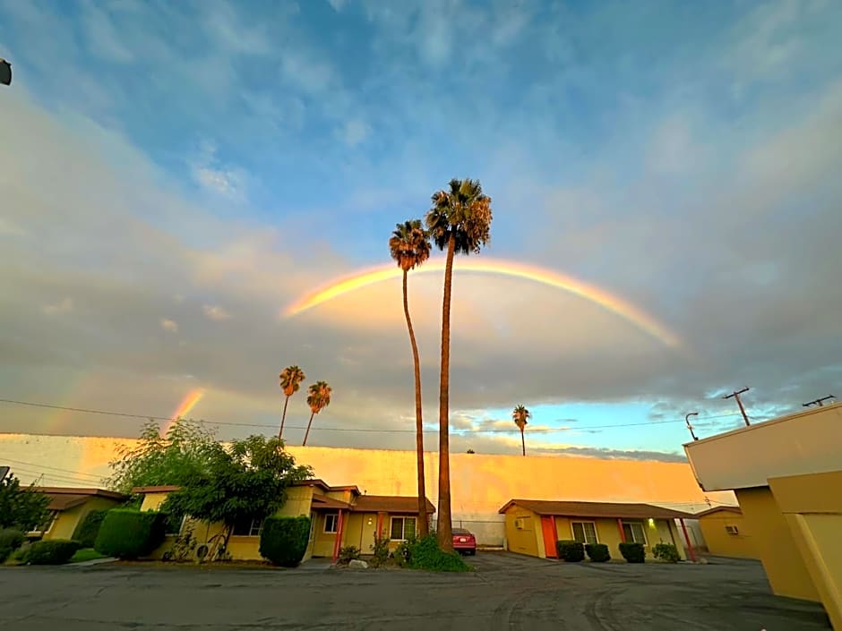 Royal Inn and Suites