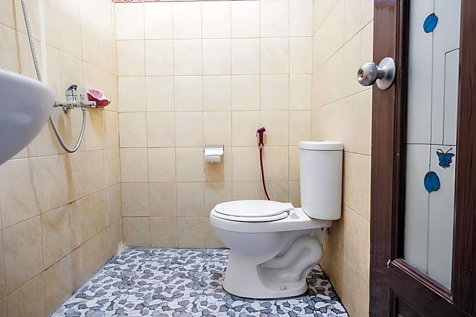 RedDoorz Syariah near Kebun Raya Liwa