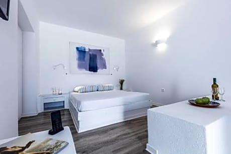 Traditional Triple Side Sea View Room