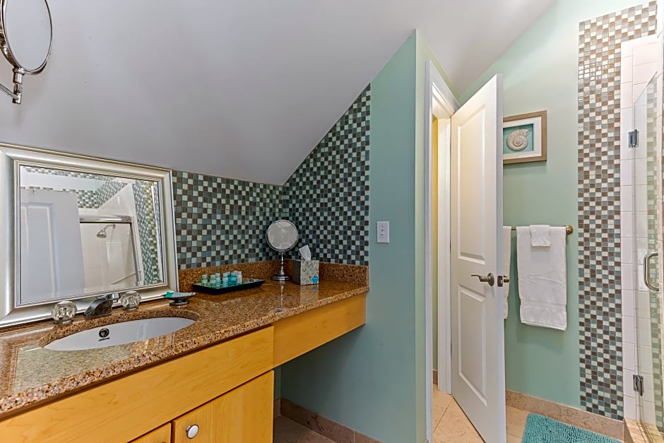 The Beacon Luxury Waterfront Inn
