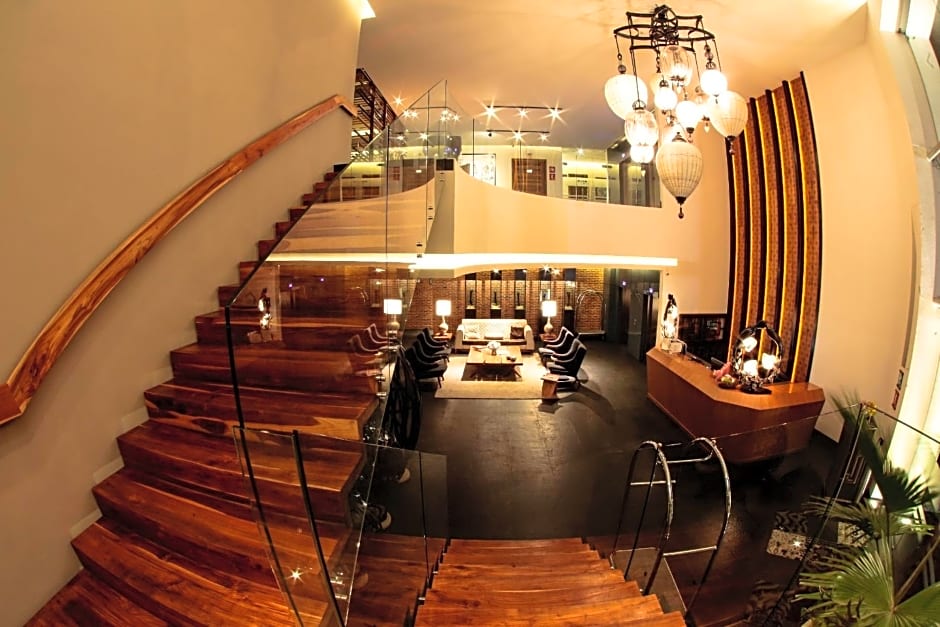 Square Small Luxury Hotel