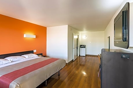 1 KING BED | ACCESSIBLE, NON-SMOKING
