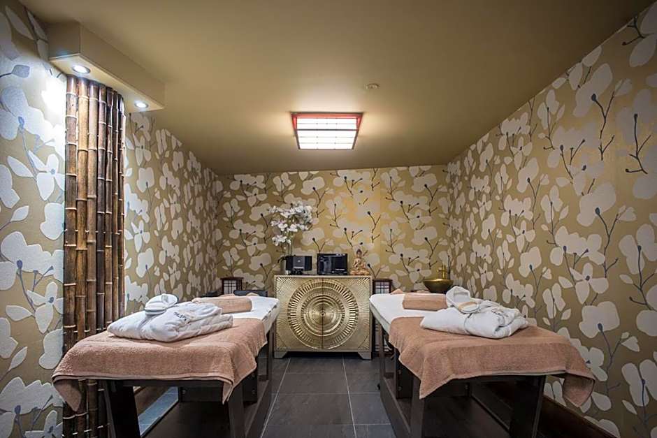 Holyrood Hotel - Leisure Centre & The Spa at Orchids