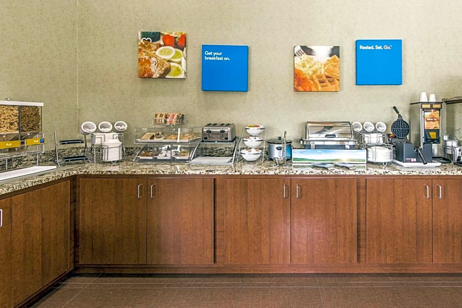 Comfort Inn & Suites Greenwood near University