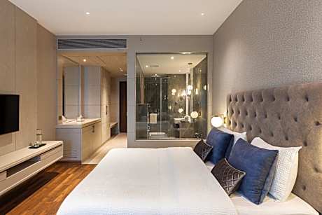 1 King Bed with Bathtub, Non-Smoking