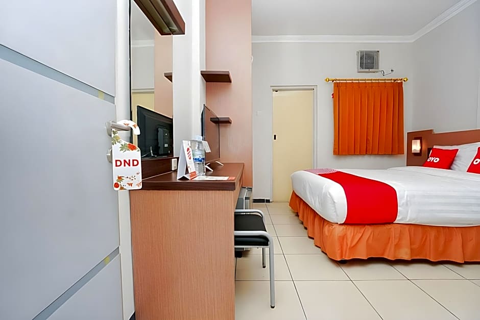 Super OYO 2075 Graha Marina