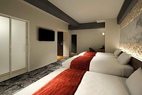 Deluxe Twin Room with Sofa Bed - High Floor